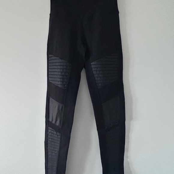 ALO YOGA • Black Moto Leggings • - Picture 6 of 8